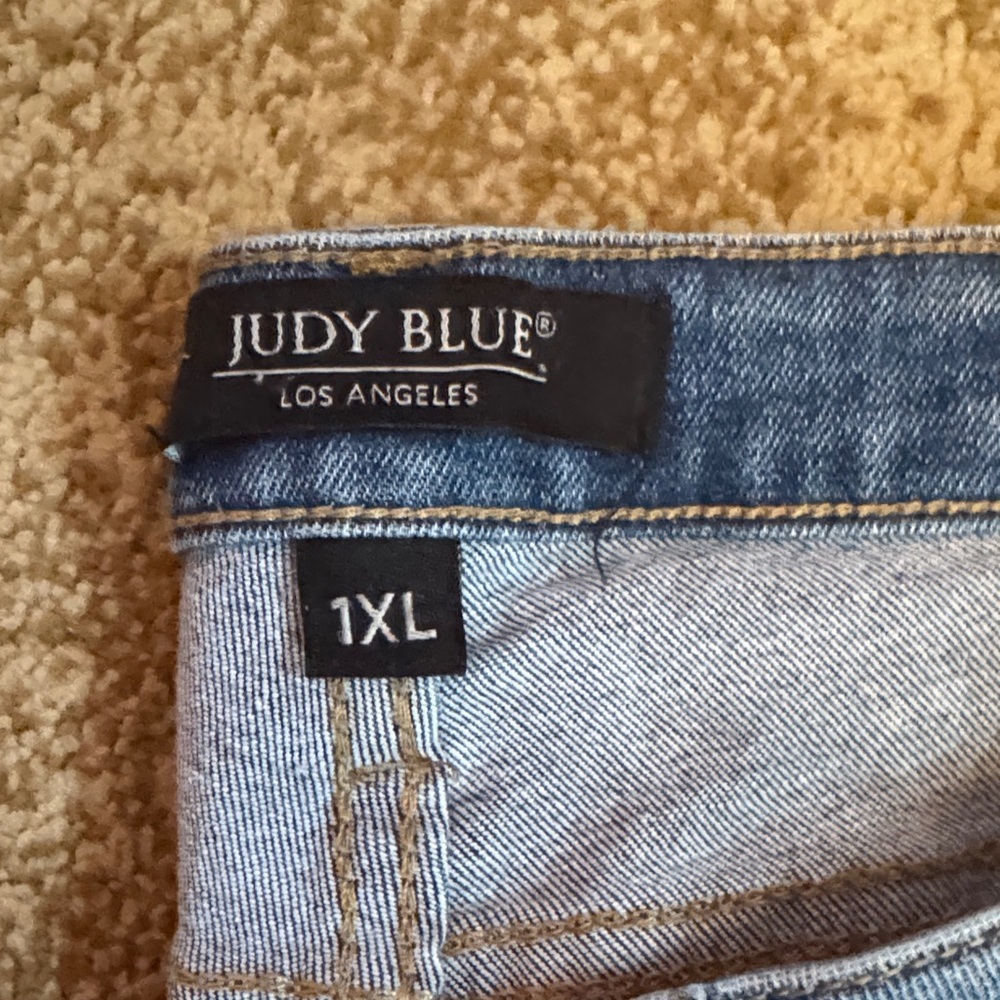Judy Blue Women's Denim Jeans with Pearl Details - Picture 2 of 7